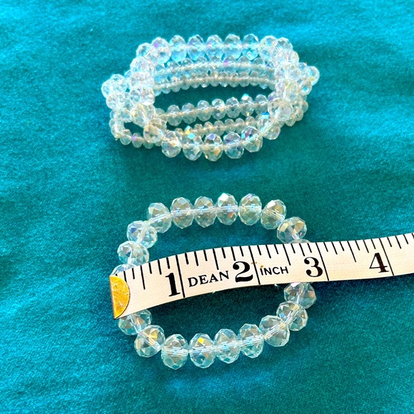 3 /$21⚡️Set of 4 Stretchy Bracelets with Clear, Faceted Beads - Picture 8 of 8